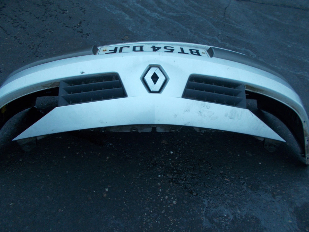 RENAULT MEGANE 2004 FRONT BUMPER LIGHT BEIGE/ SILVER 8200142000