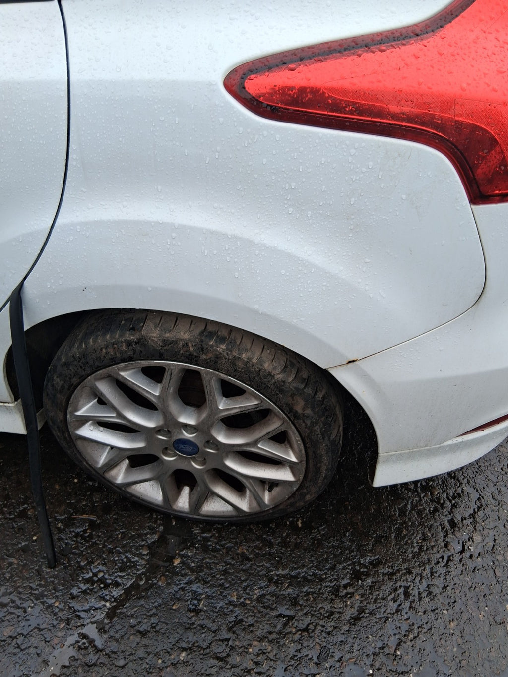 2017 FORD FOCUS MK3 ST LINE 18 INCH ALLOY WHEEL WITH TYRE 235/40R18