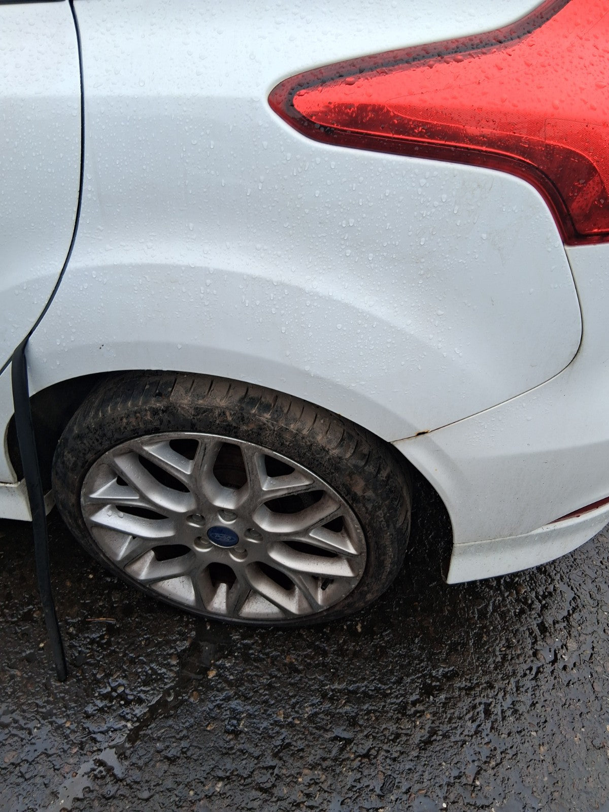 2017 FORD FOCUS MK3 ST LINE 18 INCH ALLOY WHEEL WITH TYRE 235/40R18