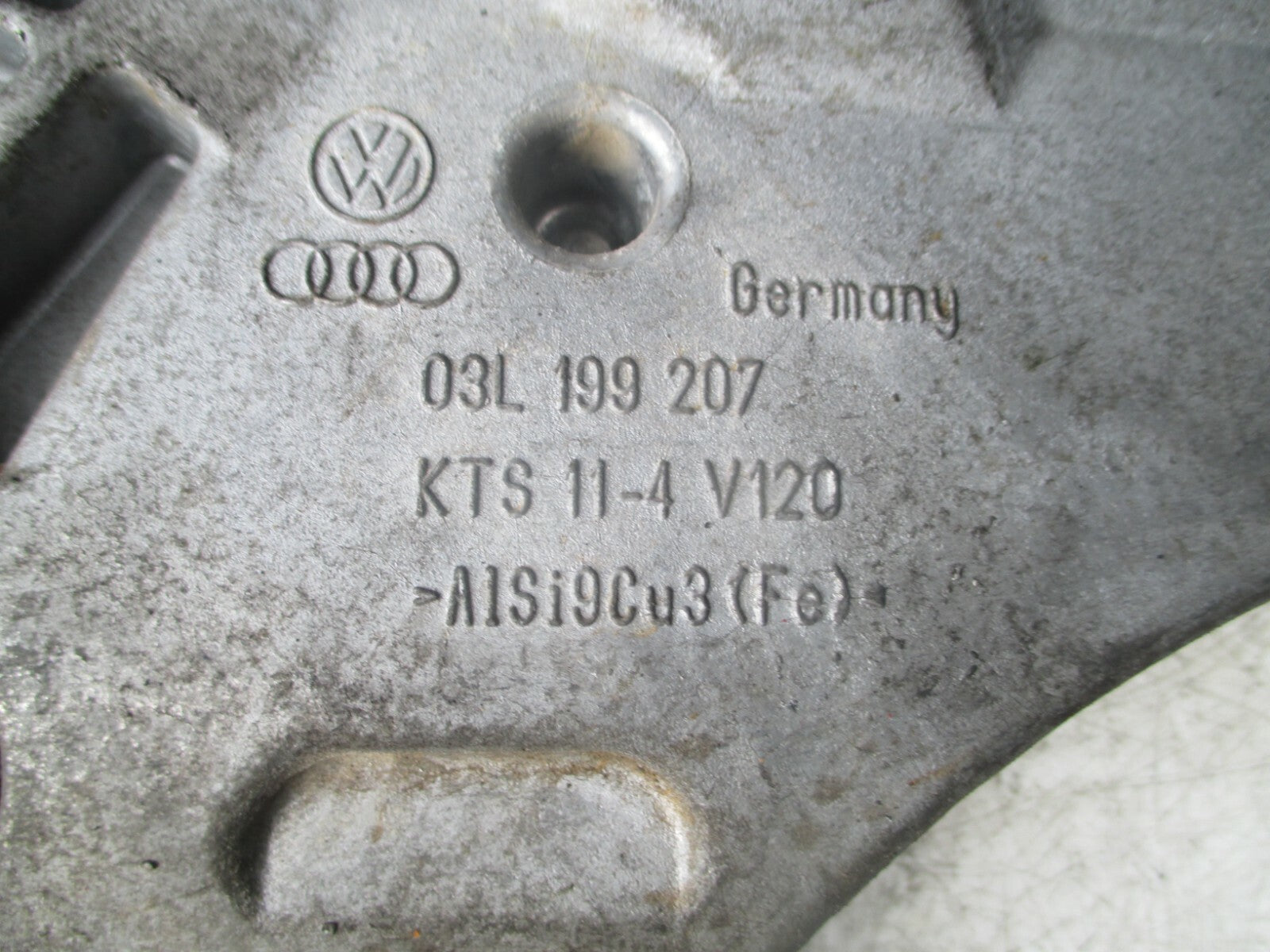 AUDI Q3 2013 1.6 TDI OSF DRIVER FRONT ENGINE SUPPORT MOUNT BRACKET 03L199207