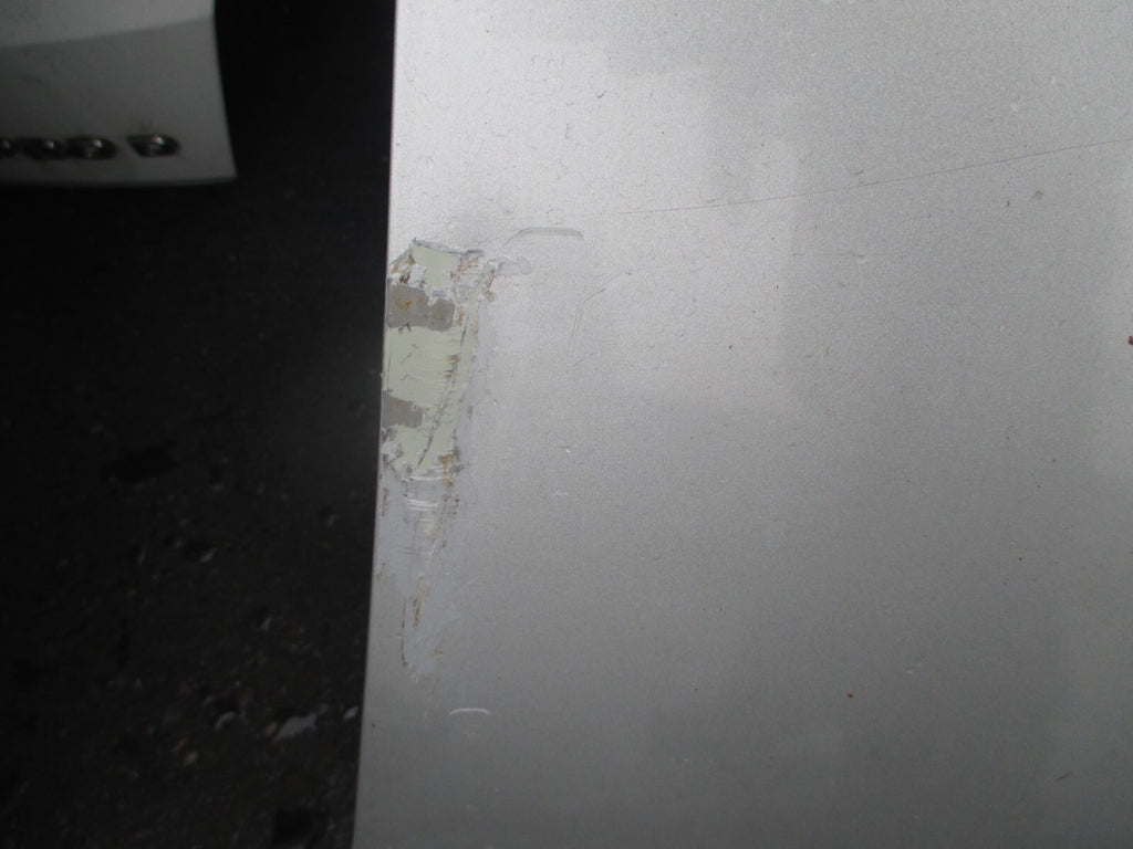KIA CARENS MK2 2007 OSF DRIVER SIDE FRONT DOOR SILVER