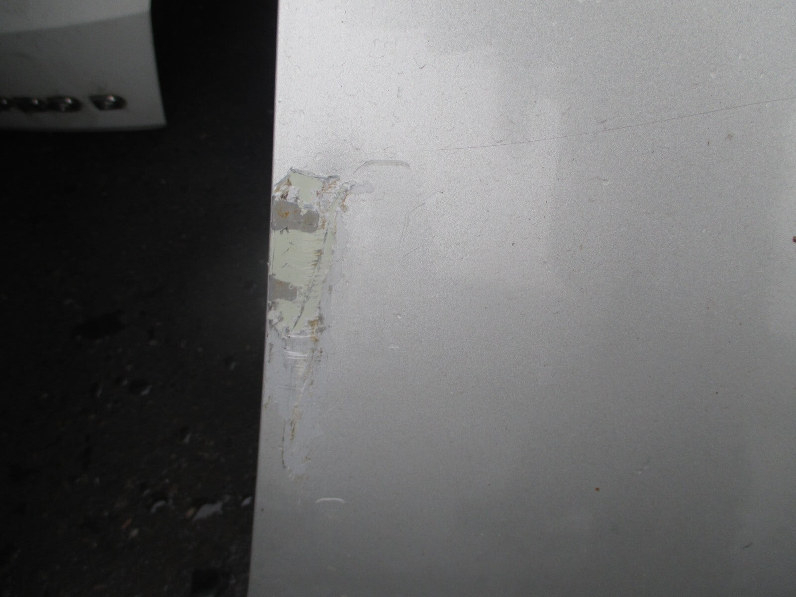KIA CARENS MK2 2007 OSF DRIVER SIDE FRONT DOOR SILVER