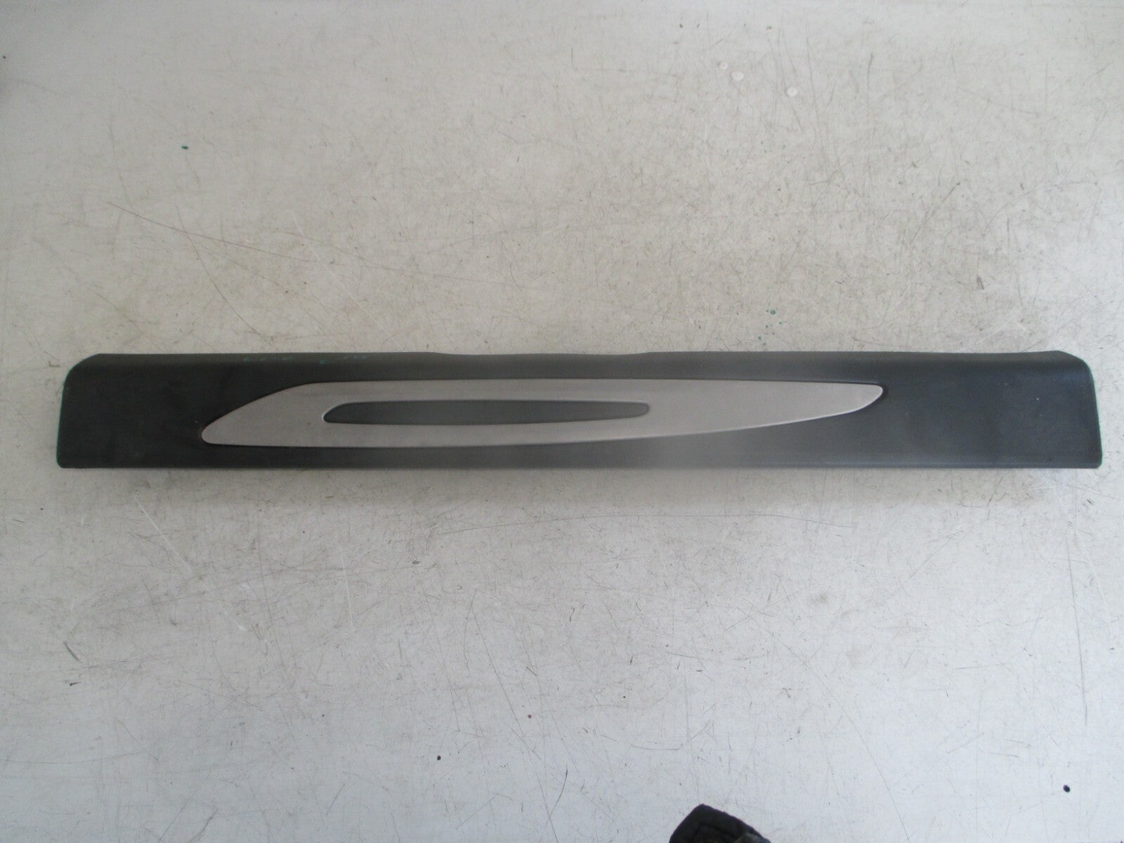 2015 CITROEN DS3 OSF DRIVER FRONT INTERIOR DOOR STEP TRIM PIECE 9686604177OR
