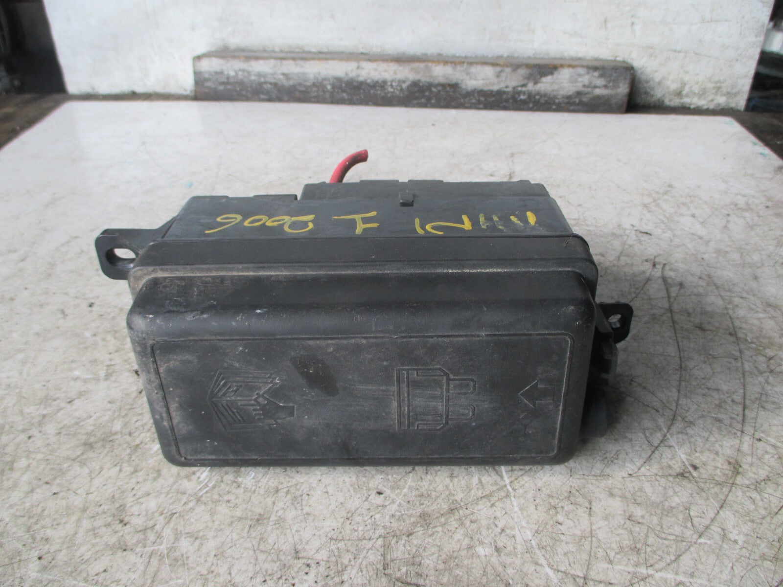 BMW MINI ONE R50 2005 ENGINE BAY UNDER BONNET FUSE BOX 690660405