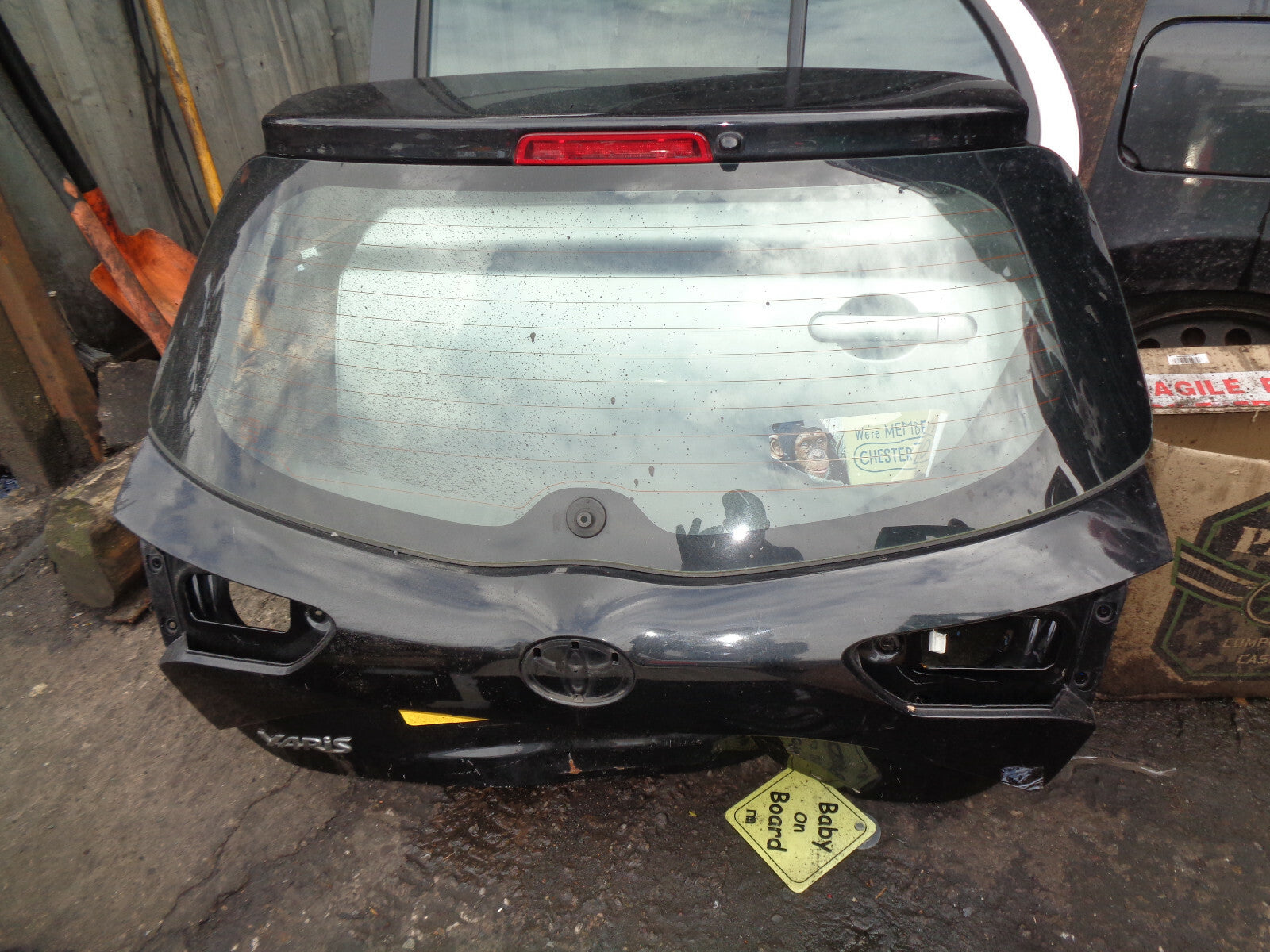TOYOTA YARIS MK3 FACELIFT 2019 REAR BOOTLID TAILGATE DAMAGED BLACK