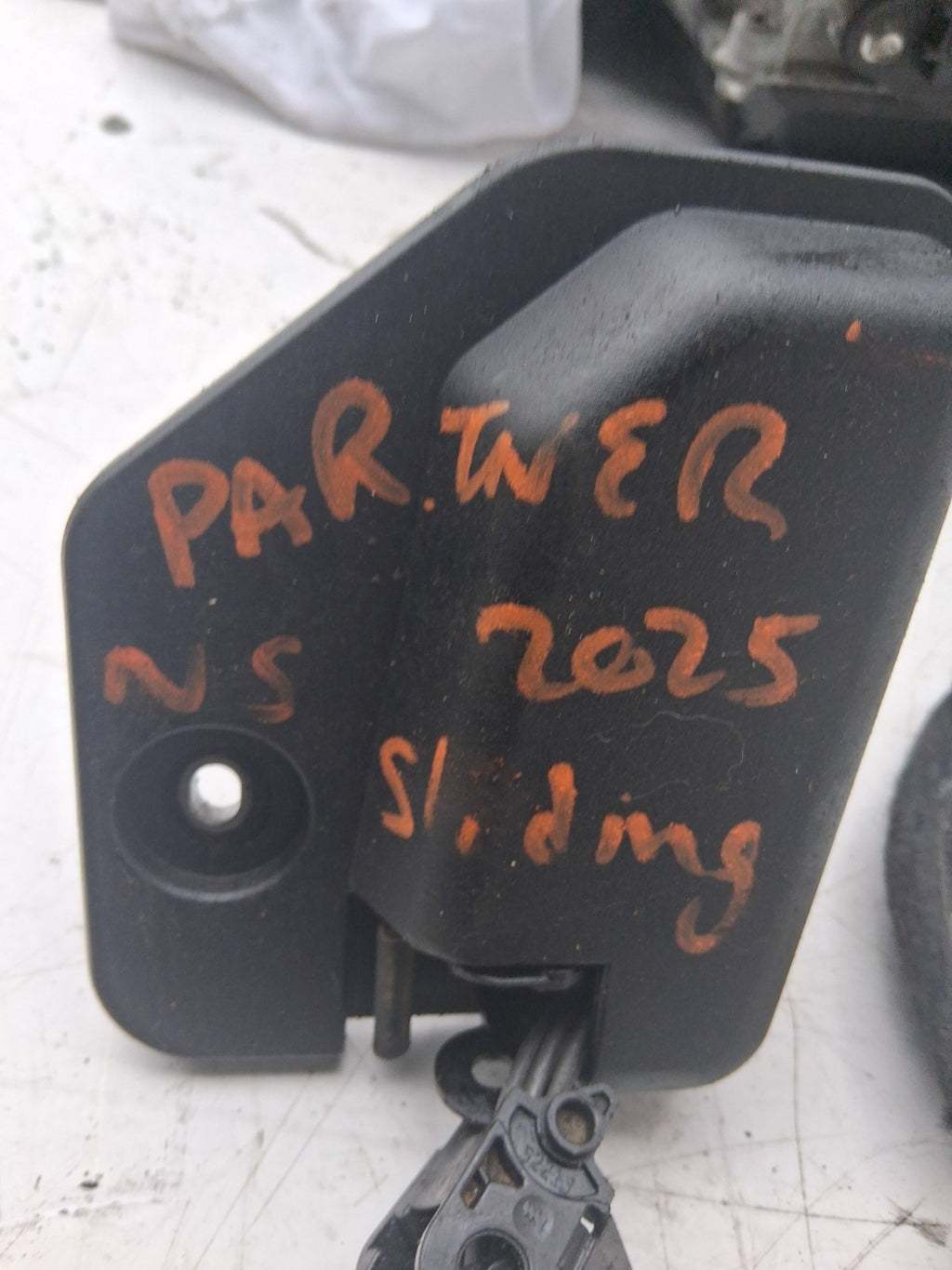 2025 PEUGEOT PARTNER LEFT NEAR SIDE SLIDING DOOR WIRING 9828029480A