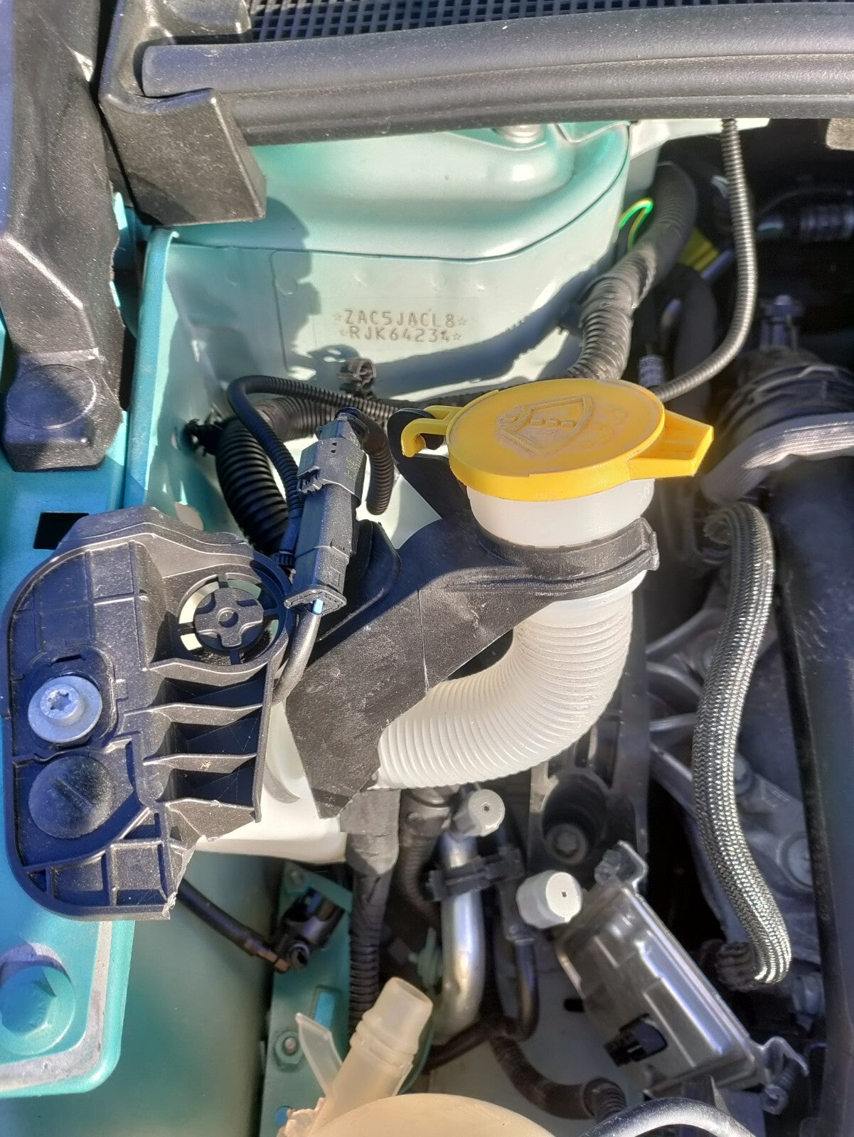 2024 JEEP AVENGER WINDSCREEN WASHER TANK