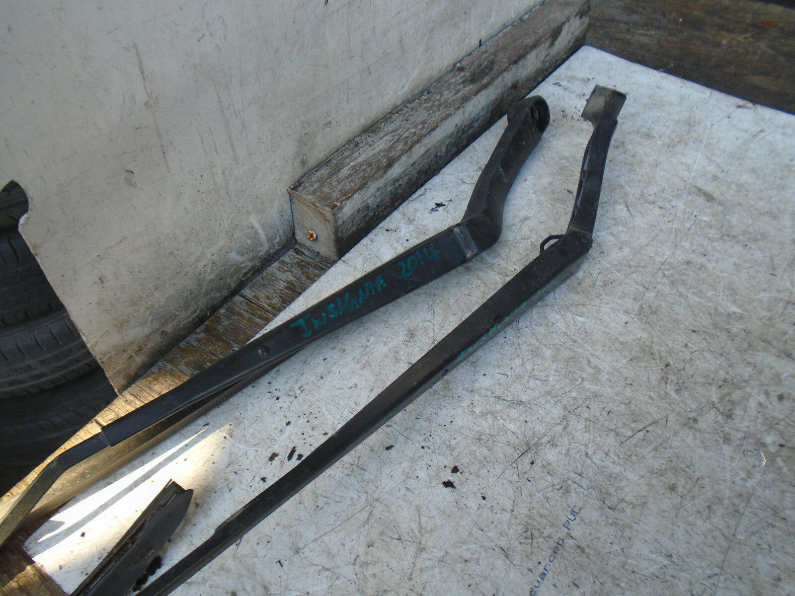 VAUXHALL INSIGNIA A 2014 FRONT WINDSCREEN WIPER ARM & BLADE