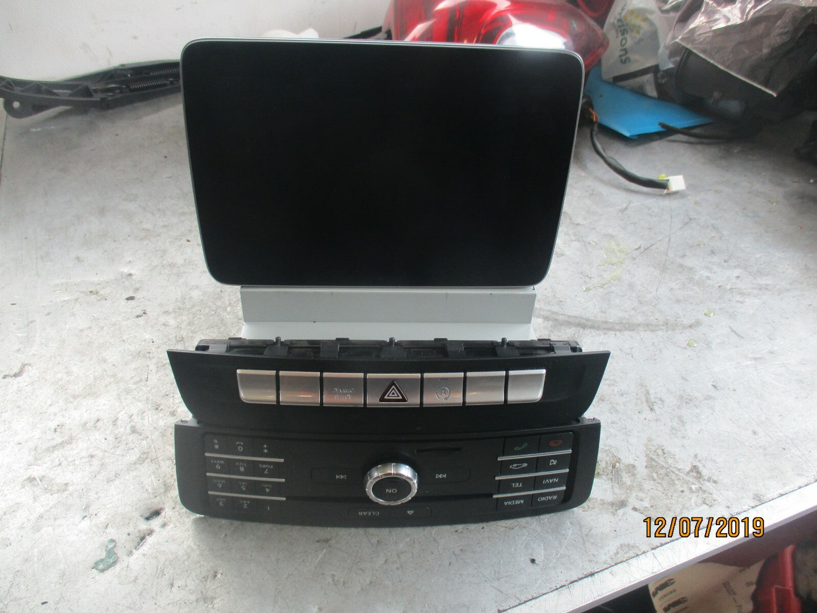 MERCEDES A CLASS W176 A160 CENTRE INFORMATION MONITOR AND RADIO A1669001420