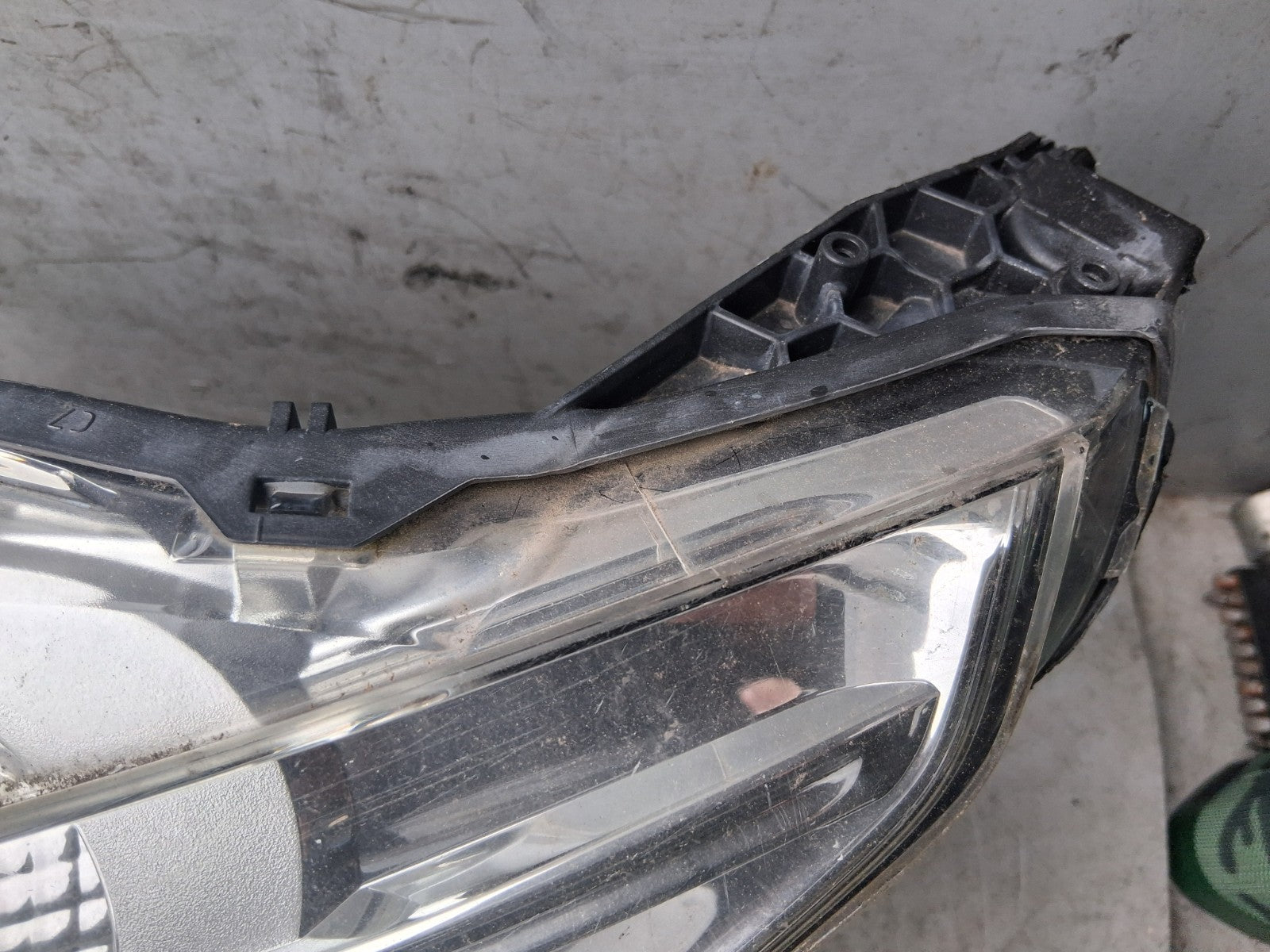 2012 PEUGEOT 208 NSF PASSENGER SIDE FRONT LEFT HEADLIGHT 9802221980