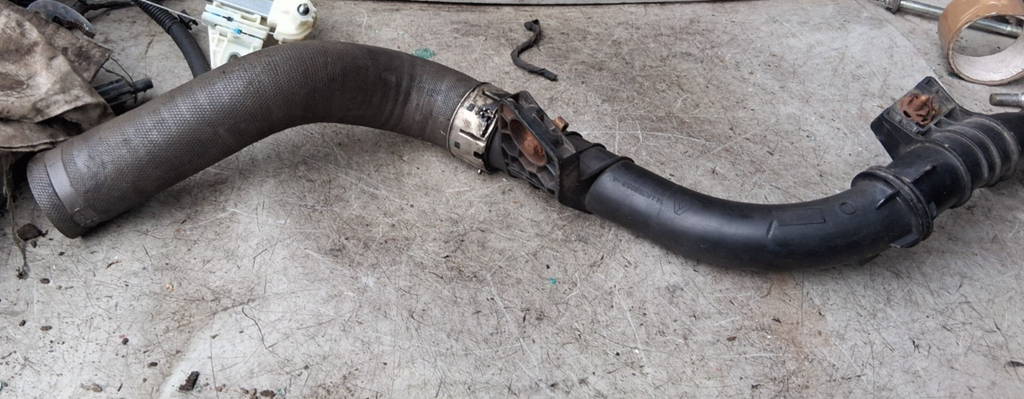 2013 RENAULT ENGINE INTERCOOLER HOSE PIPE PA66/6-GF35