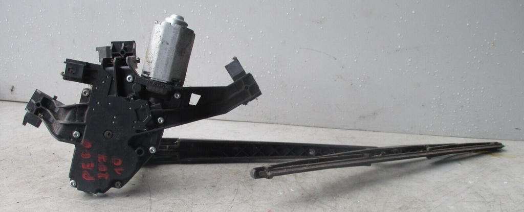 2010 PEUGEOT 207 REAR WINDSCREEN WIPER MOTOR WITH WIPER ARM 0390201813