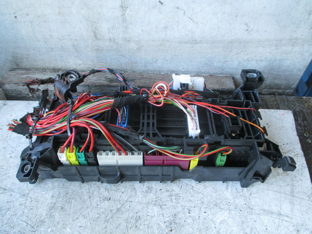MERCEDES GLA MK1 X156 2019 PASSENGER SIDE FRONT FUSE BOX A2465400140