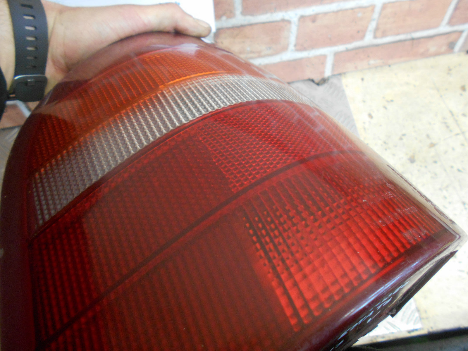 FORD MONDEO MK1 ESTATE 1995 NSR PASSENGER SIDE REAR BRAKE TAIL LIGHT