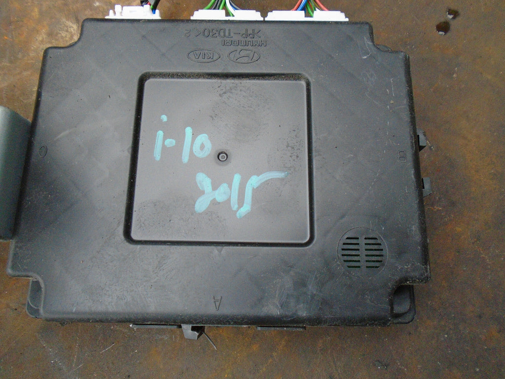 HYUNDAI I10 MK2 2016 BCM BODY CONTROL MODULE ECU 95400B9090