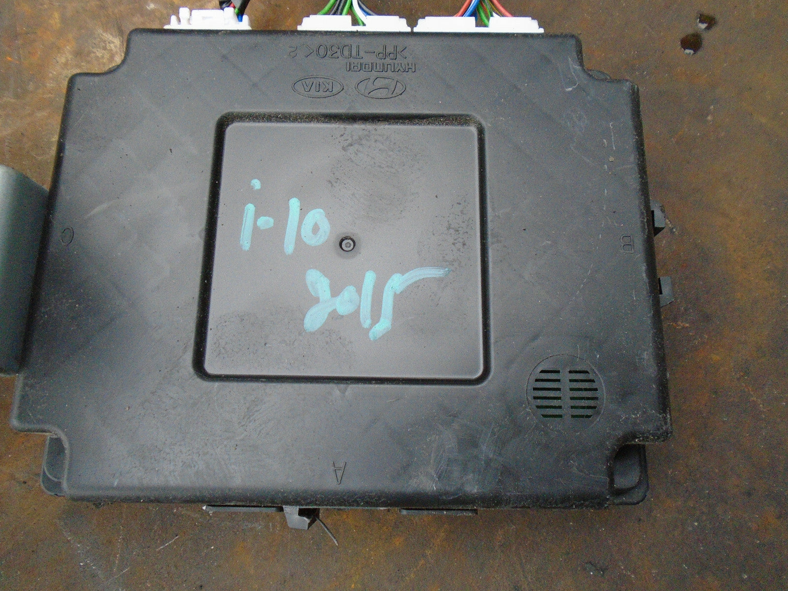 HYUNDAI I10 MK2 2016 BCM BODY CONTROL MODULE ECU 95400B9090