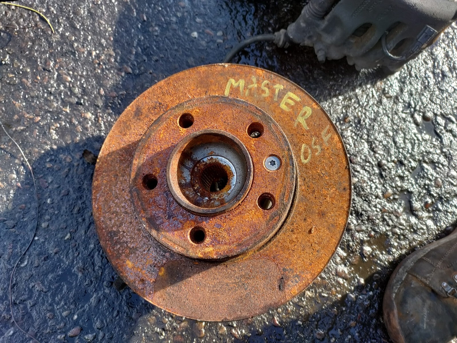 2013 RENAULT MASTER MK3 2.3 DIESEL OSF DRIVER SIDE WHEEL HUB