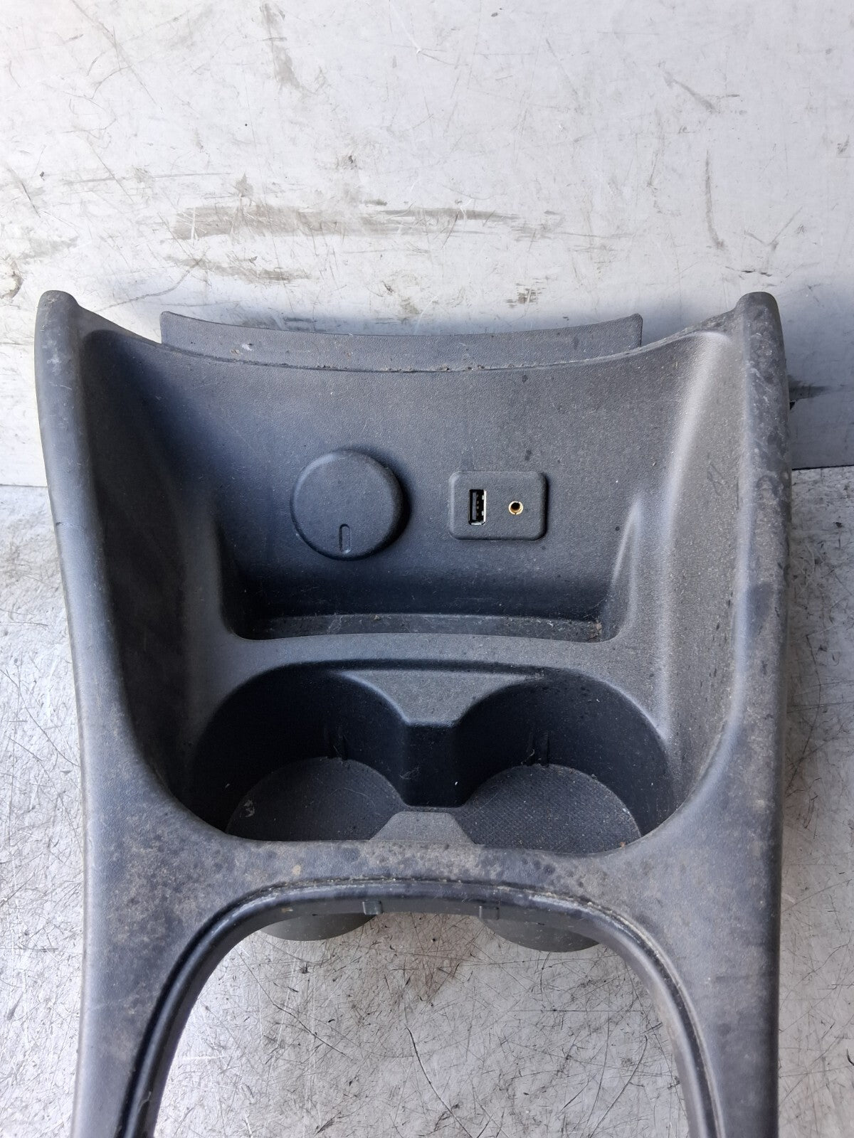2015 VAUXHALL CORSA E CUP HOLDER USB PORT PLASTIC TRIM CENTER CONSOLE 460029937