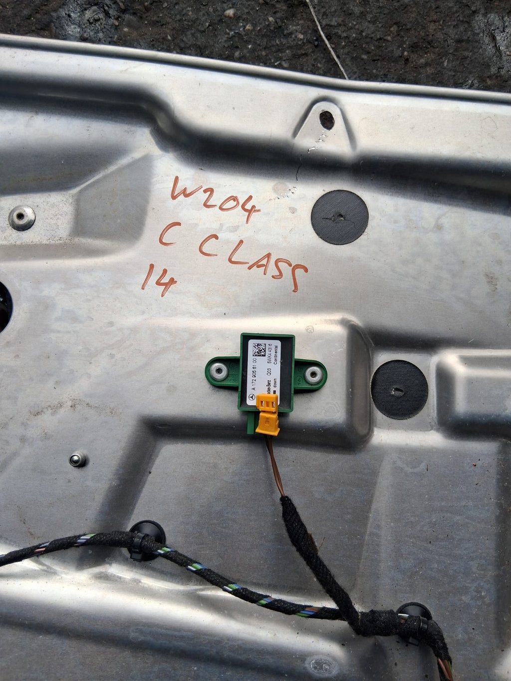 2014 MERCEDES BENZ W204 C FRONT LEFT PASSENGER SIDE FULL DOOR PANEL 40151188