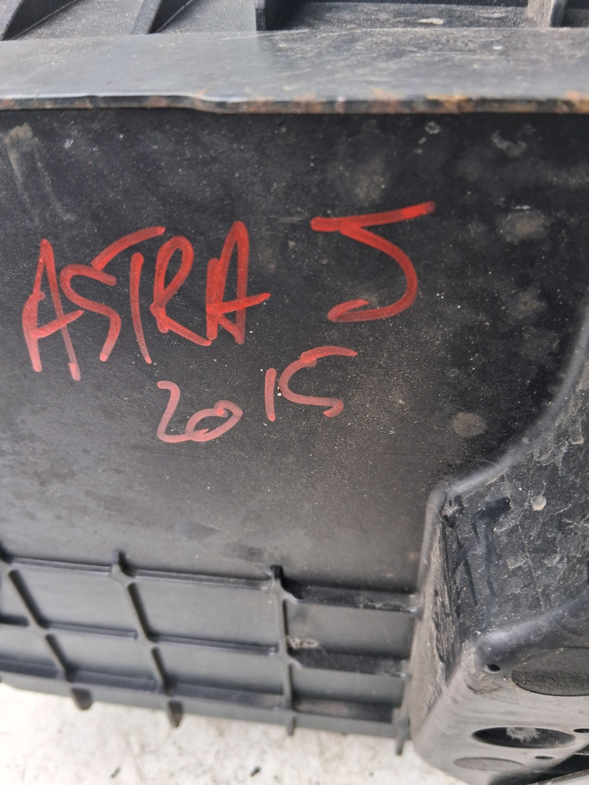 VAUXHALL ASTRA J 2015 ENGINE BAY BATTERY TRAY COMPARTMENT 13354420