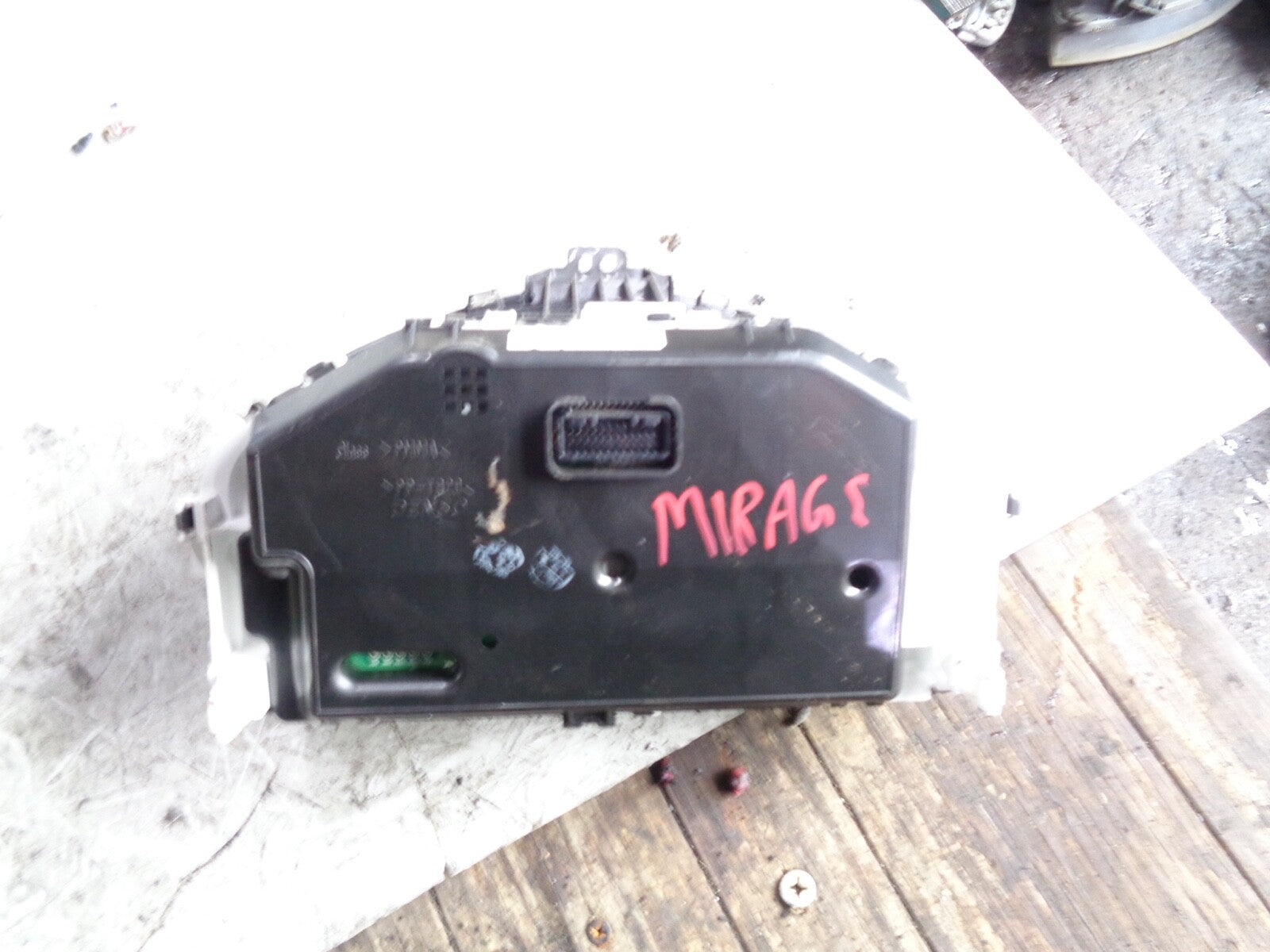 MITSUBISHI MIRAGE 2015 MK6 1.2 PETROL SPEEDOMETER INSTRUMENT CLUSTER 8100C277