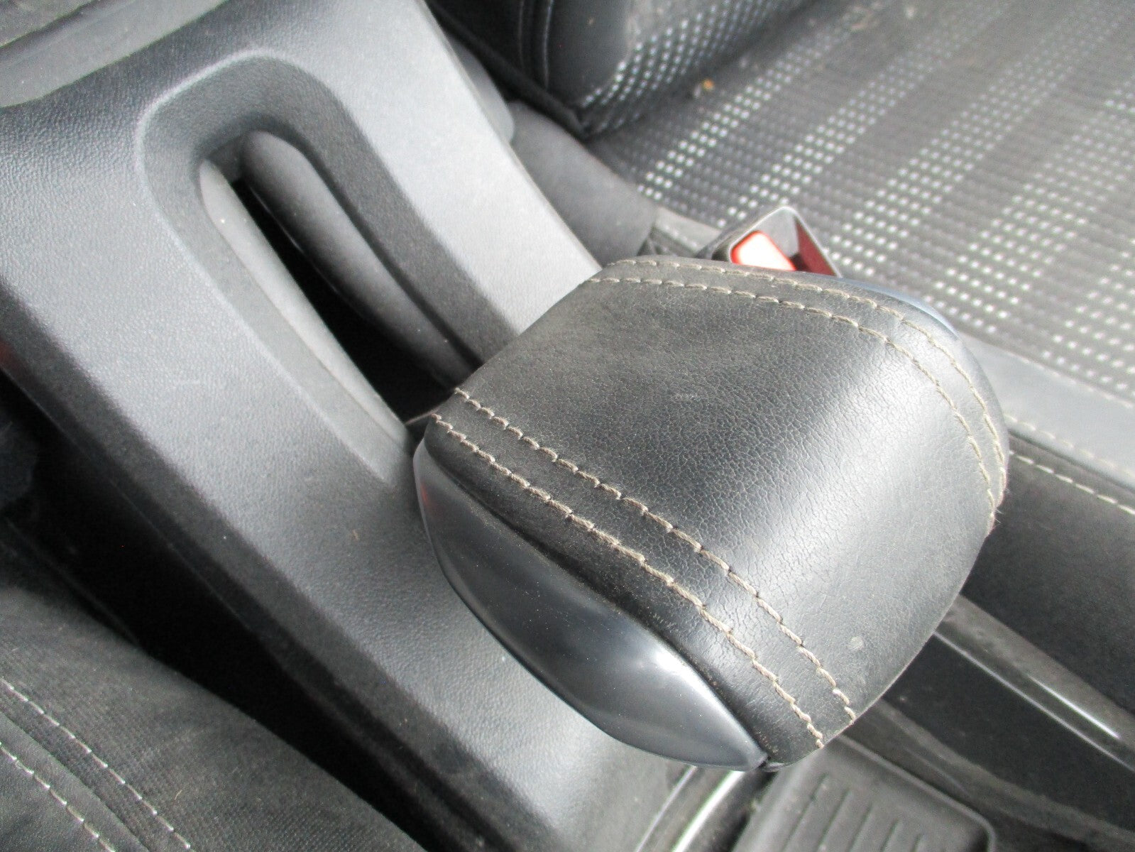PEUGEOT 2008 2018 MK1 MANUAL HANDBRAKE LEVER MECHANISM
