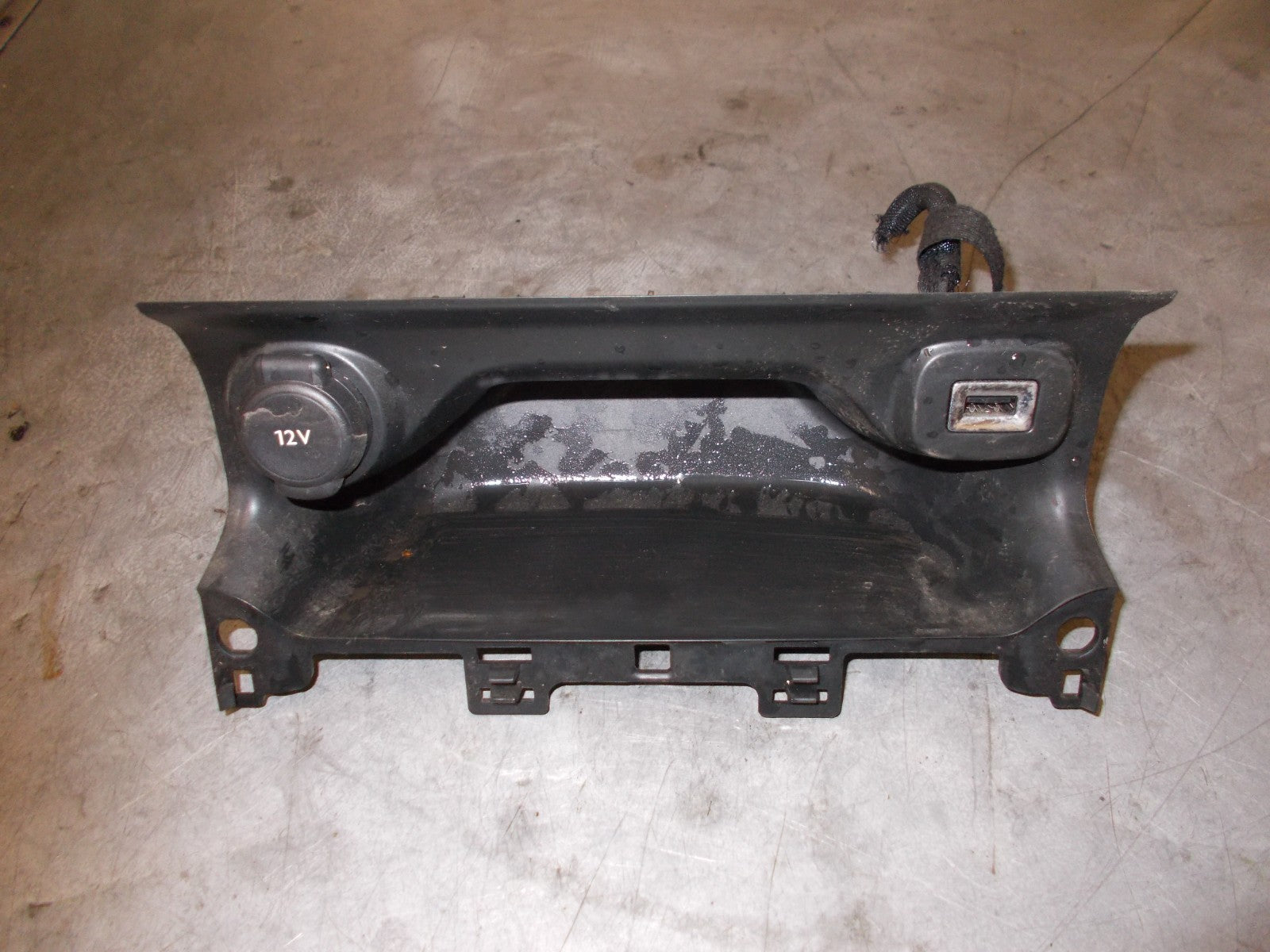 CITROEN C4 CACTUS 2016 CENTRE CONSOLE USB TRIM