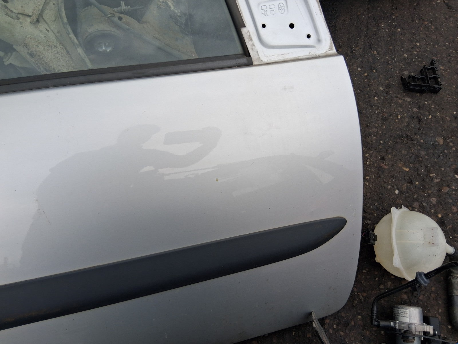 2008 TOYOTA AYGO MK1 3 DOOR OSF DRIVER SIDE FRONT RIGHT COMPLETE DOOR SILVER
