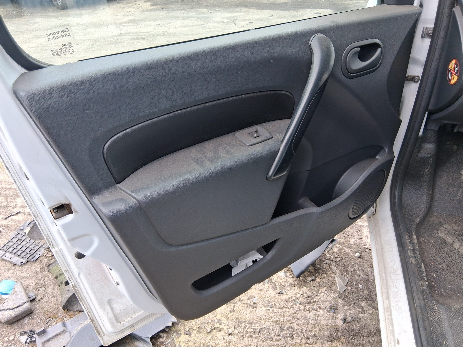 2020 RENAULT KANGOO MK2 FACELIFT NSF PASSENGER SIDE FRONT LEFT DOOR CARD PANEL