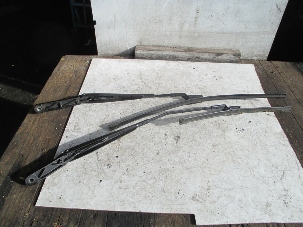 SEAT IBIZA MK2 PAIR OF FRONT LEFT & RIGHT WIPER ARMS 6J2955409 6J2955410