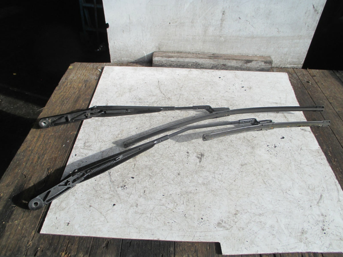 SEAT IBIZA MK2 PAIR OF FRONT LEFT & RIGHT WIPER ARMS 6J2955409 6J2955410