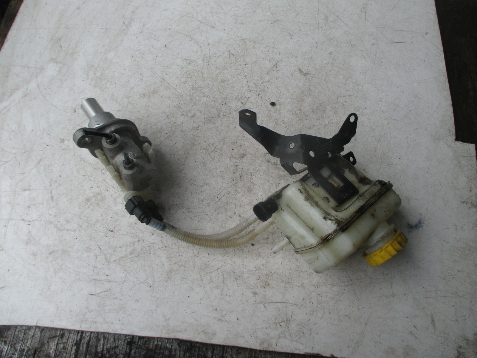 FIAT PUNTO 2012 BRAKE MASTER CYLINDER RESERVOIR BOTTLE TANK C866 B2710334