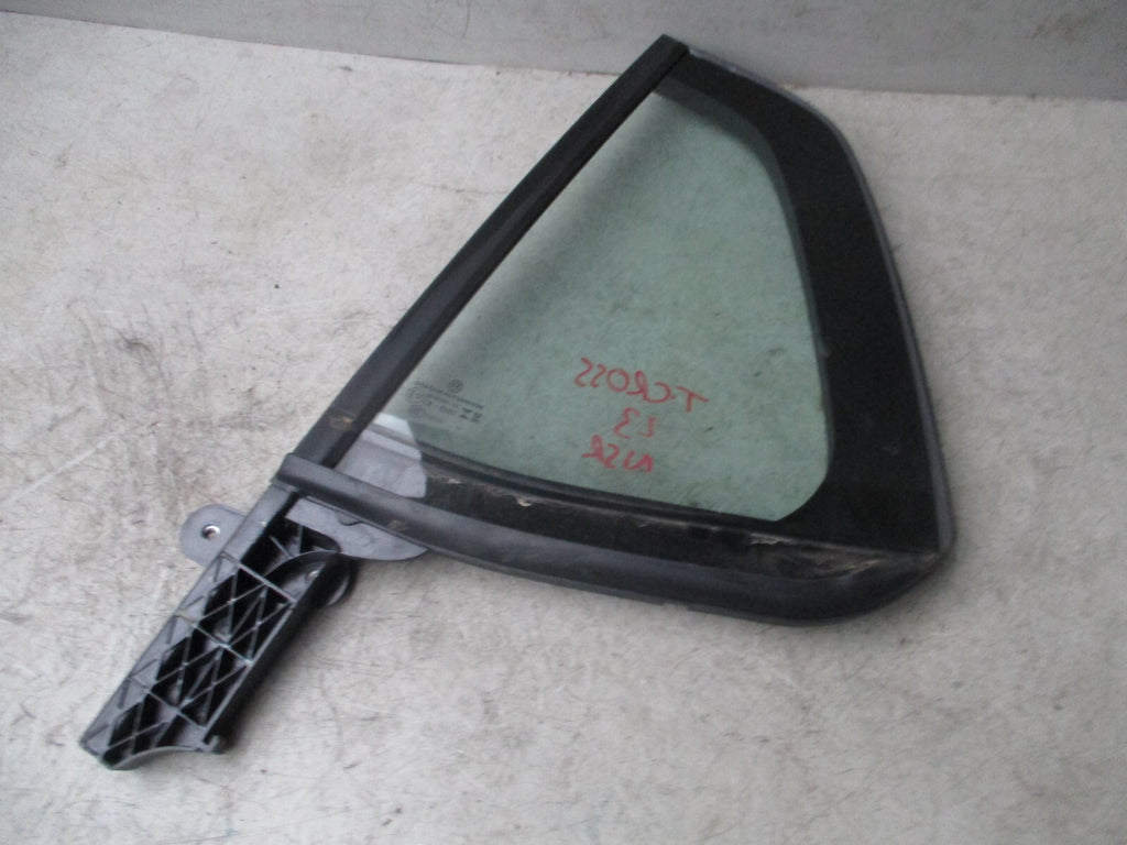 VW VOLKSWAGEN T CROSS 2023 NS PASSENGER SIDE REAR QUARTER WINDOW GLASS 2GM845213