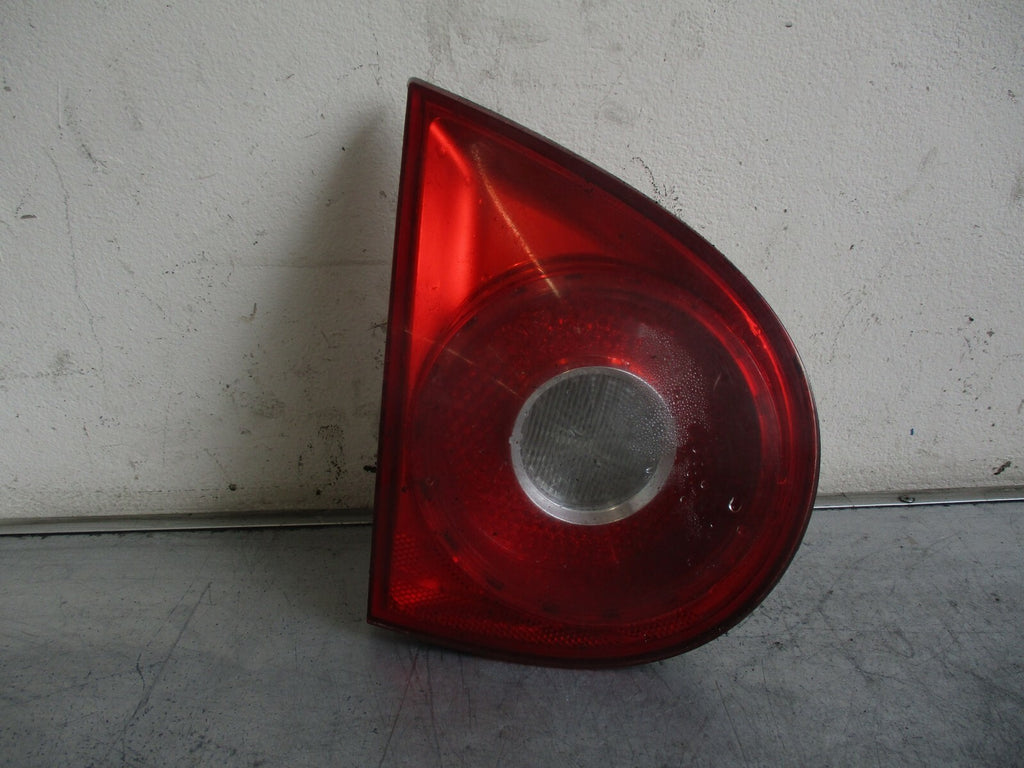 VW VOLKSWAGEN GOLF MK5 NSR PASSENGER SIDE REAR INNER LIGHT TAIL LIGHT 1K6945093F