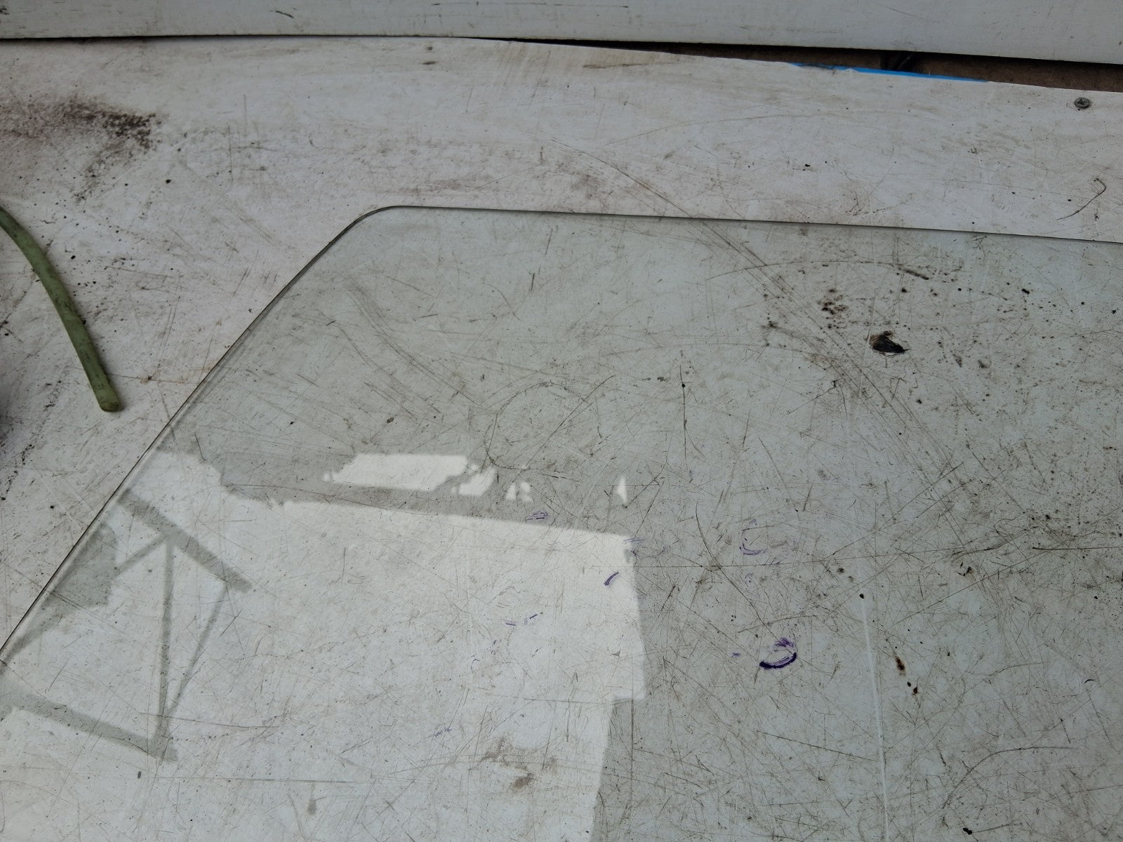 2010 MERCEDES BENZ SPRINTER W906 OSF DRIVER SIDE FRONT RIGHT WINDOW GLASS