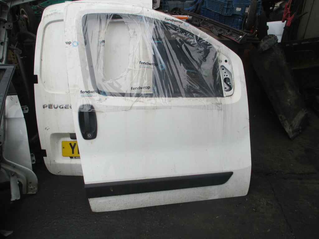 2015 PEUGEOT BIPPER OSF DRIVER SIDE FRONT DOOR BARE WHITE