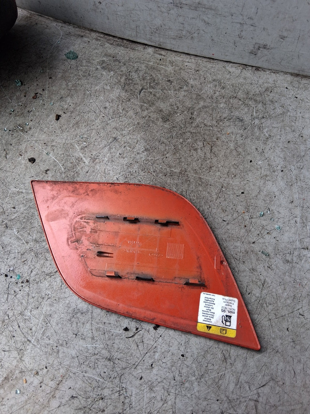 2011 FORD FOCUS FUEL FLAP CAP COVER C3465DR