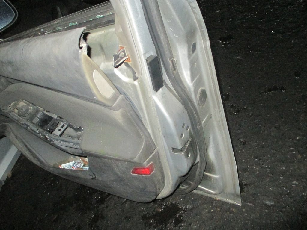 FORD FOCUS 2012 MK3 PREFACE LIFT OSF DRIVER SIDE FRONT DOOR SILVER DAMAGED