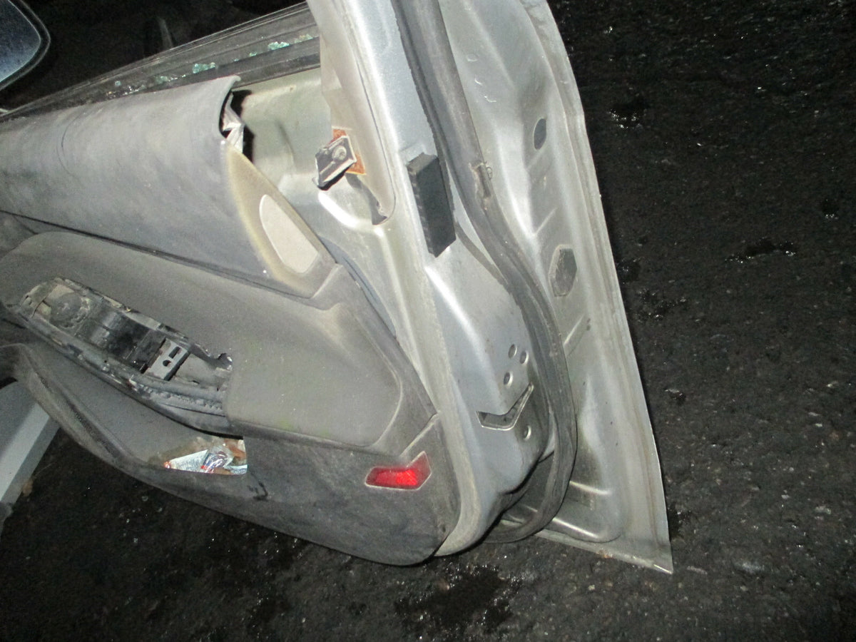 FORD FOCUS 2012 MK3 PREFACE LIFT OSF DRIVER SIDE FRONT DOOR SILVER DAMAGED