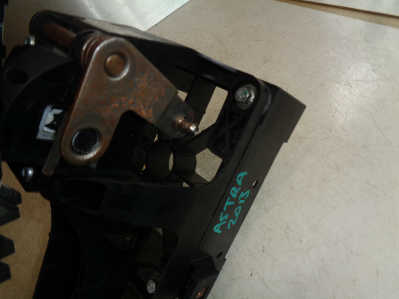 VAUXHALL ASTRA J 2013 MK6 6 SPEED MANUAL GEARSTICK 55577540