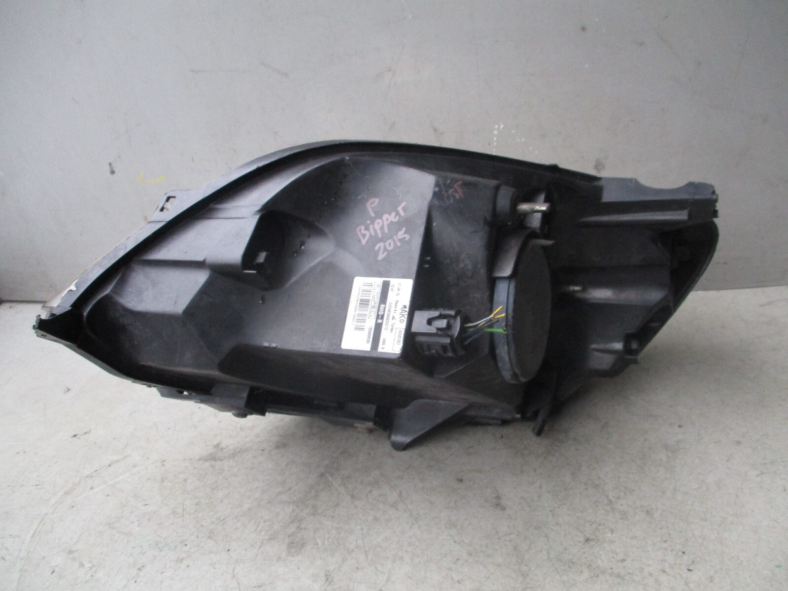 2015 PEUGEOT BIPPER OSF DRIVER SIDE FRONT HEADLIGHT 1356686080 TABS BROKEN