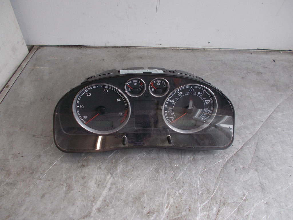 VOLKSWAGEN PASSAT 2004 1.9 TDI SPEEDOMETER INSTRUMENT CLUSTER 3B0920929A