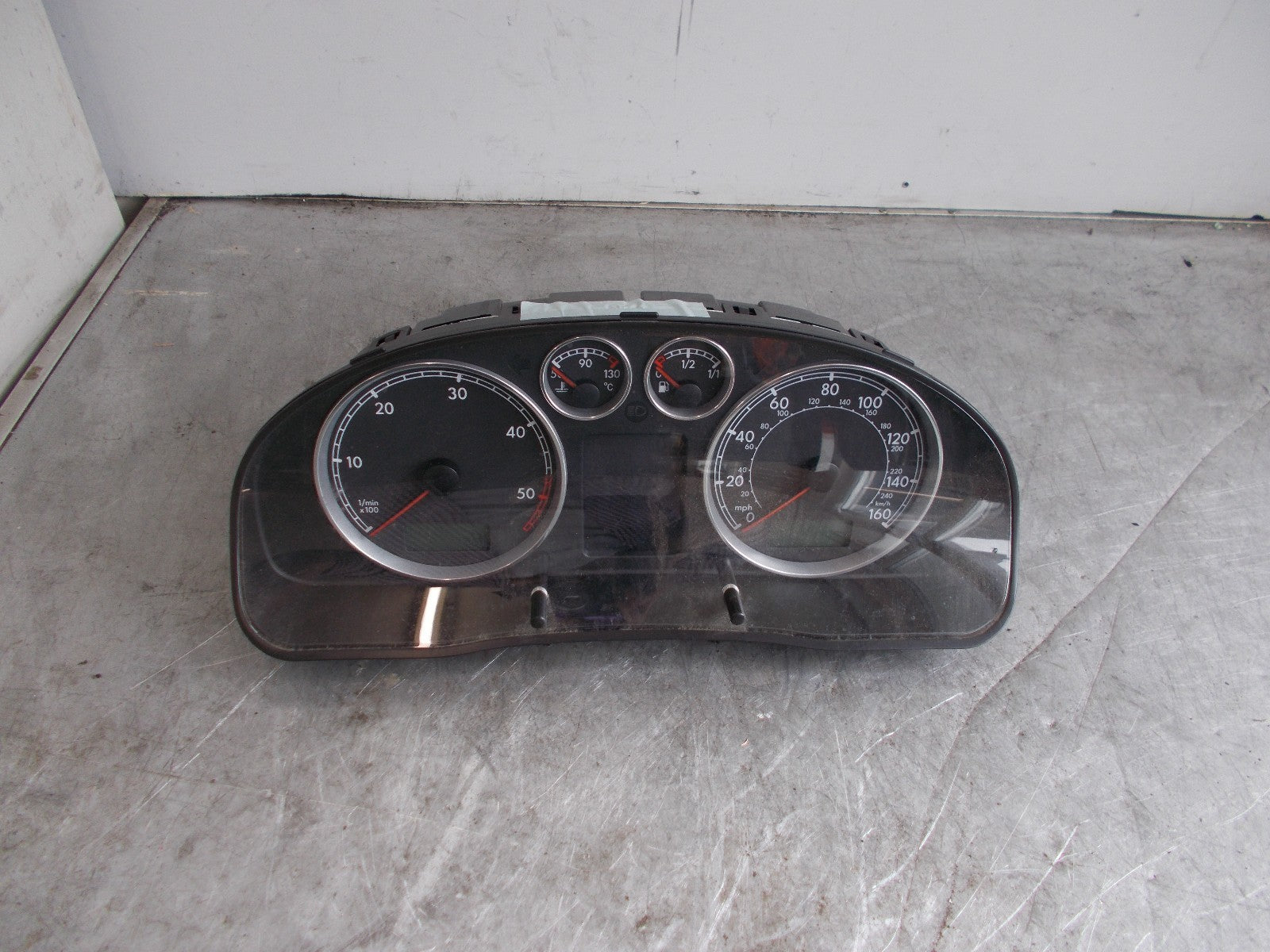 VOLKSWAGEN PASSAT 2004 1.9 TDI SPEEDOMETER INSTRUMENT CLUSTER 3B0920929A