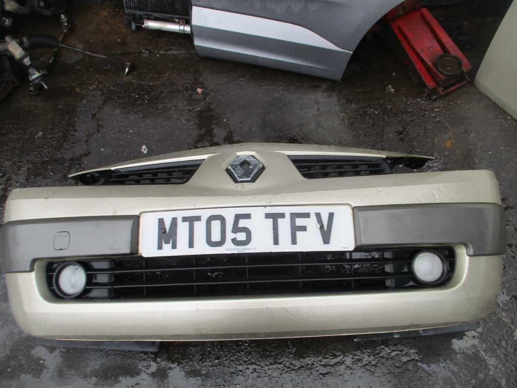 2005 RENAULT MEGANE MK2 FRONT  COMPLETE BUMPER GOLDEN