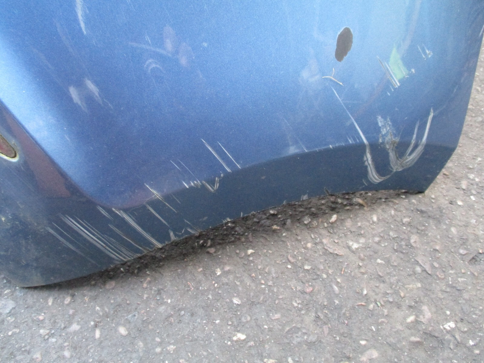 2013 VW VOLKSWAGEN GOLF MK7 REAR BUMPER WITH PDC SENSORS BLUE LA5J SCRATCHES