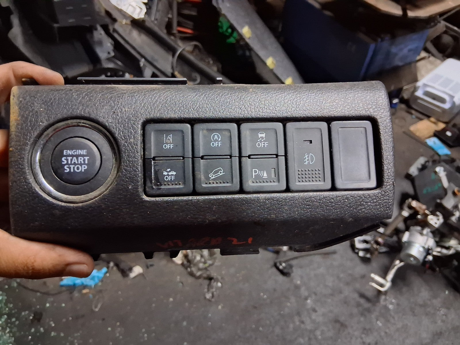 2022 SUZUKI VITARA MK4 TRACTION CONTROL SWITCH PUSH START BUTTON TRIM 7383286