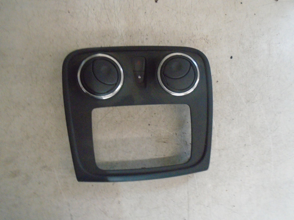 DACIA SANDERO 2016 MK1 DASHBOARD CENTRE COVER TRIM 682601926