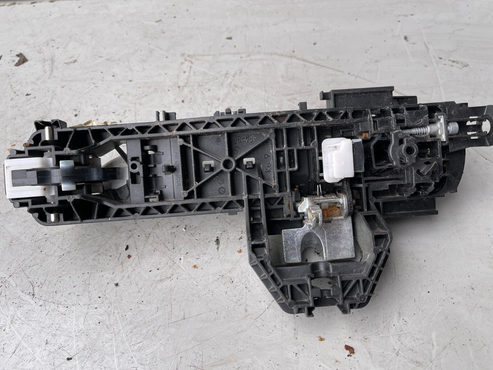 MERCEDES BENZ W176 OSR DRIVER SIDE REAR DOOR HANDLE A2047601634