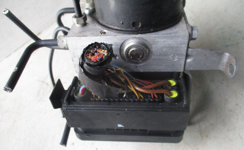 2007 BMW 3 SERIES E90 ABS PUMP CONTROL MODULATOR
