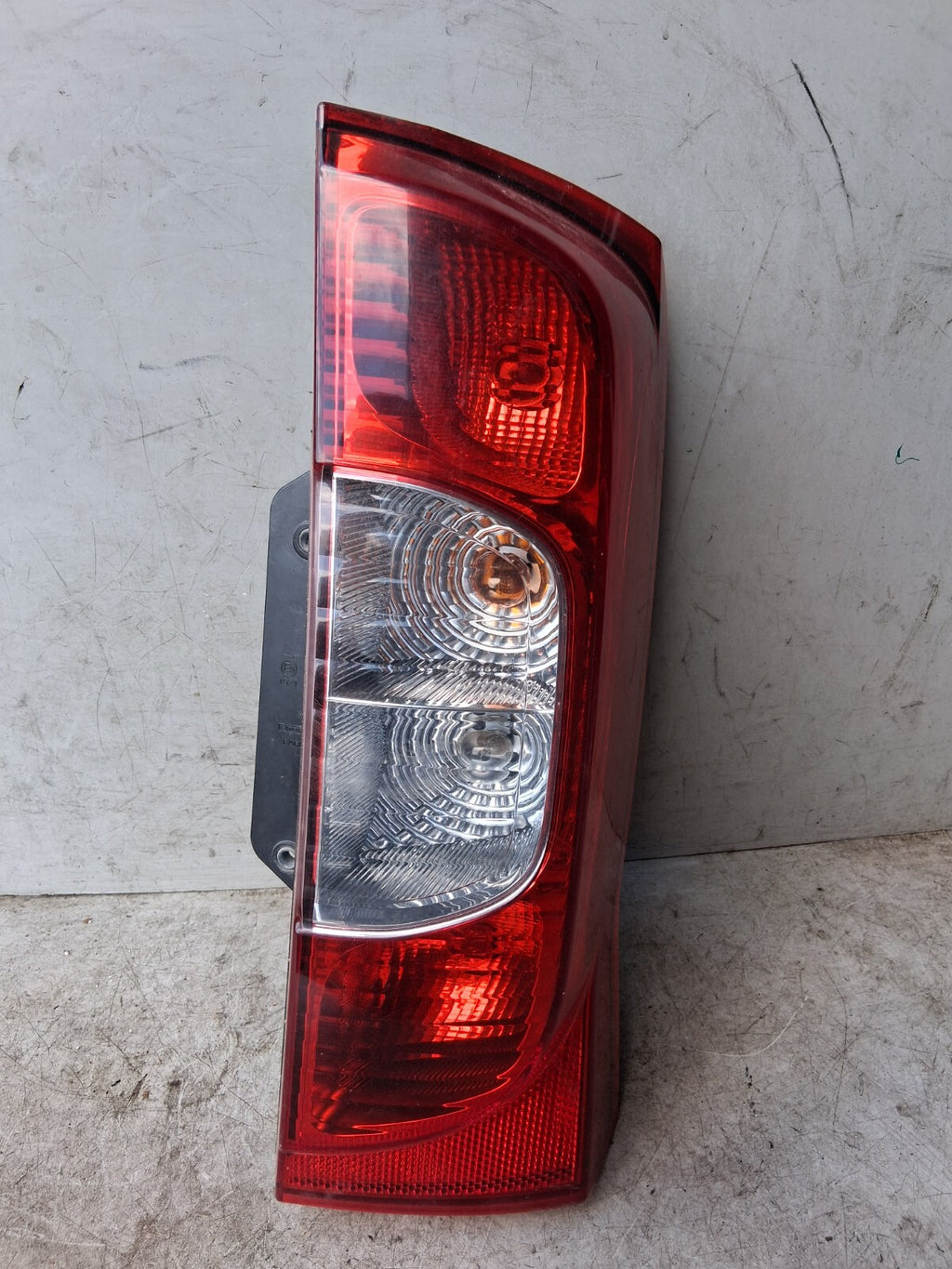 2015 PEUGEOT BIPPER OSR DRIVER SIDE REAR RIGHT TAIL LIGHT 01353205080E